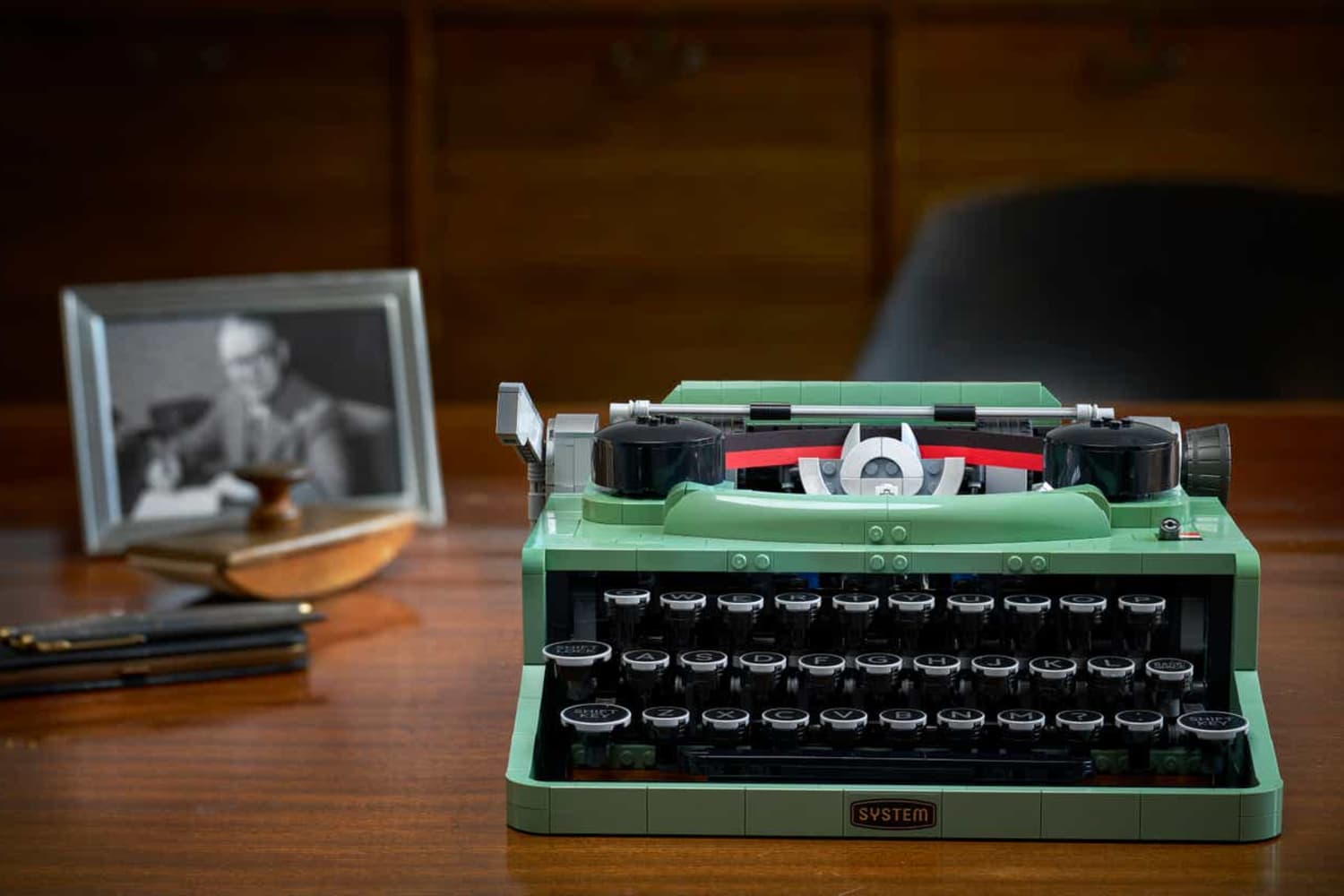 LEGO’s Newest Typewriter Kit Is Perfect for Novelists and Nostalgia