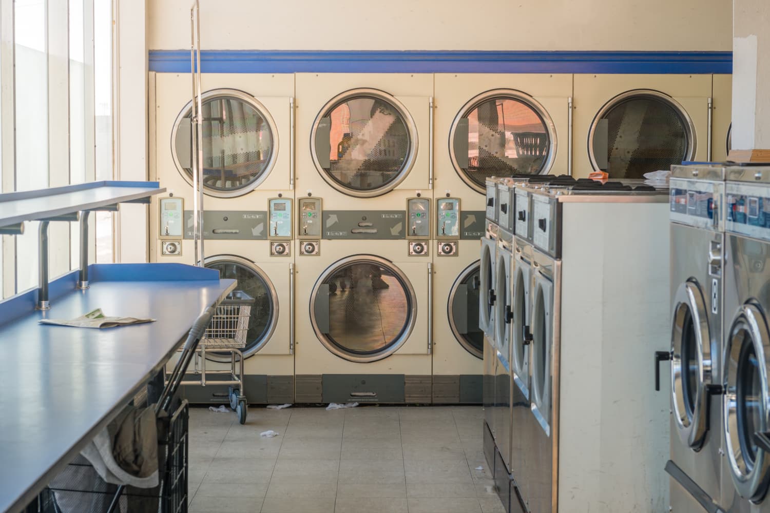 Texas Laundromat Features Speakeasy Behind a Washing Machine