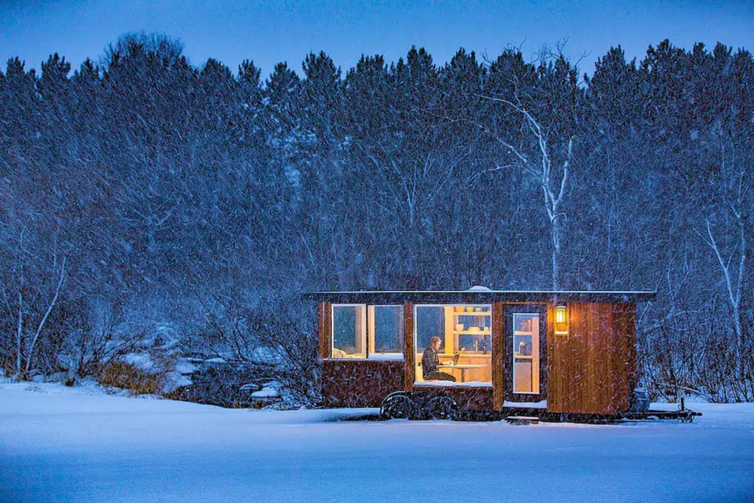 This Tiny Glass House Lets You Sleep Surrounded by Nature | Apartment ...