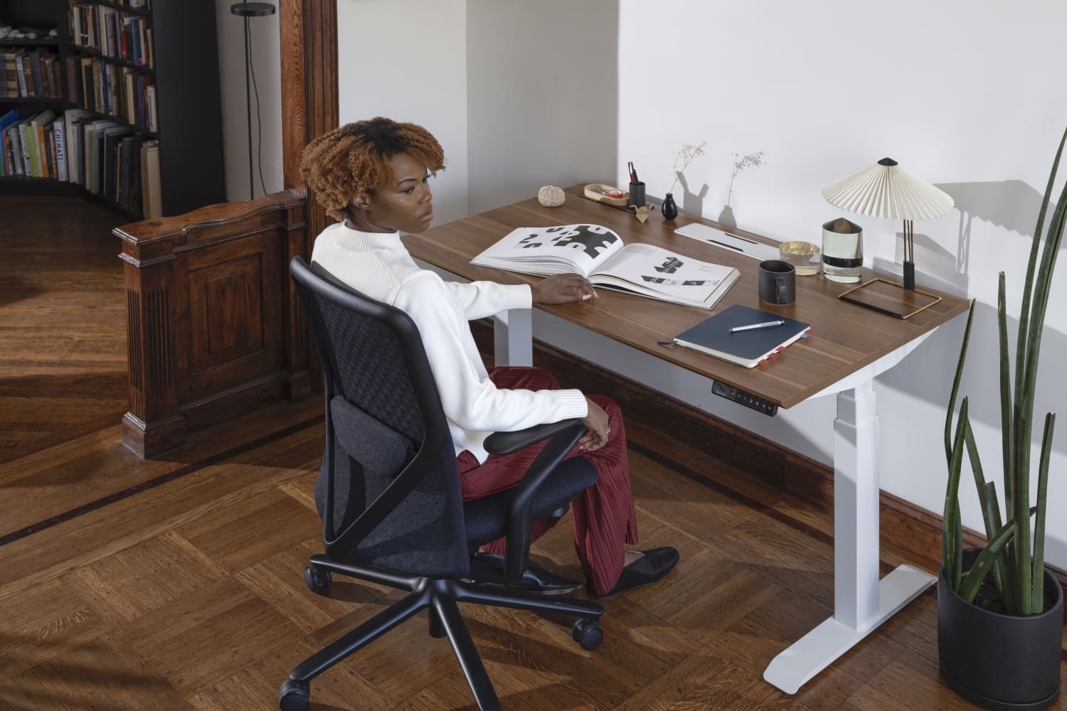 Standing desk shop ergonomic chair