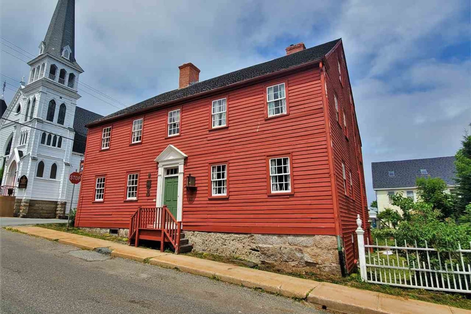 Inns for Sale — 69 Fox Street, Lunenburg, Nova Scotia Apartment Therapy