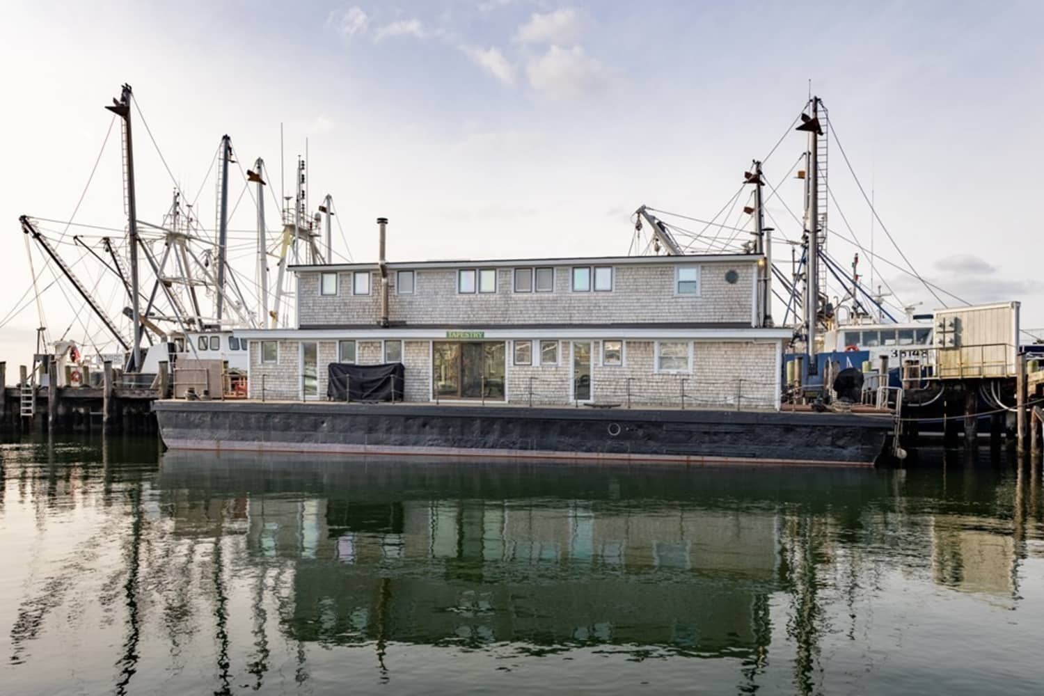 50 Fort St. 1, Fairhaven, Mass. — Houseboats for Sale Apartment Therapy