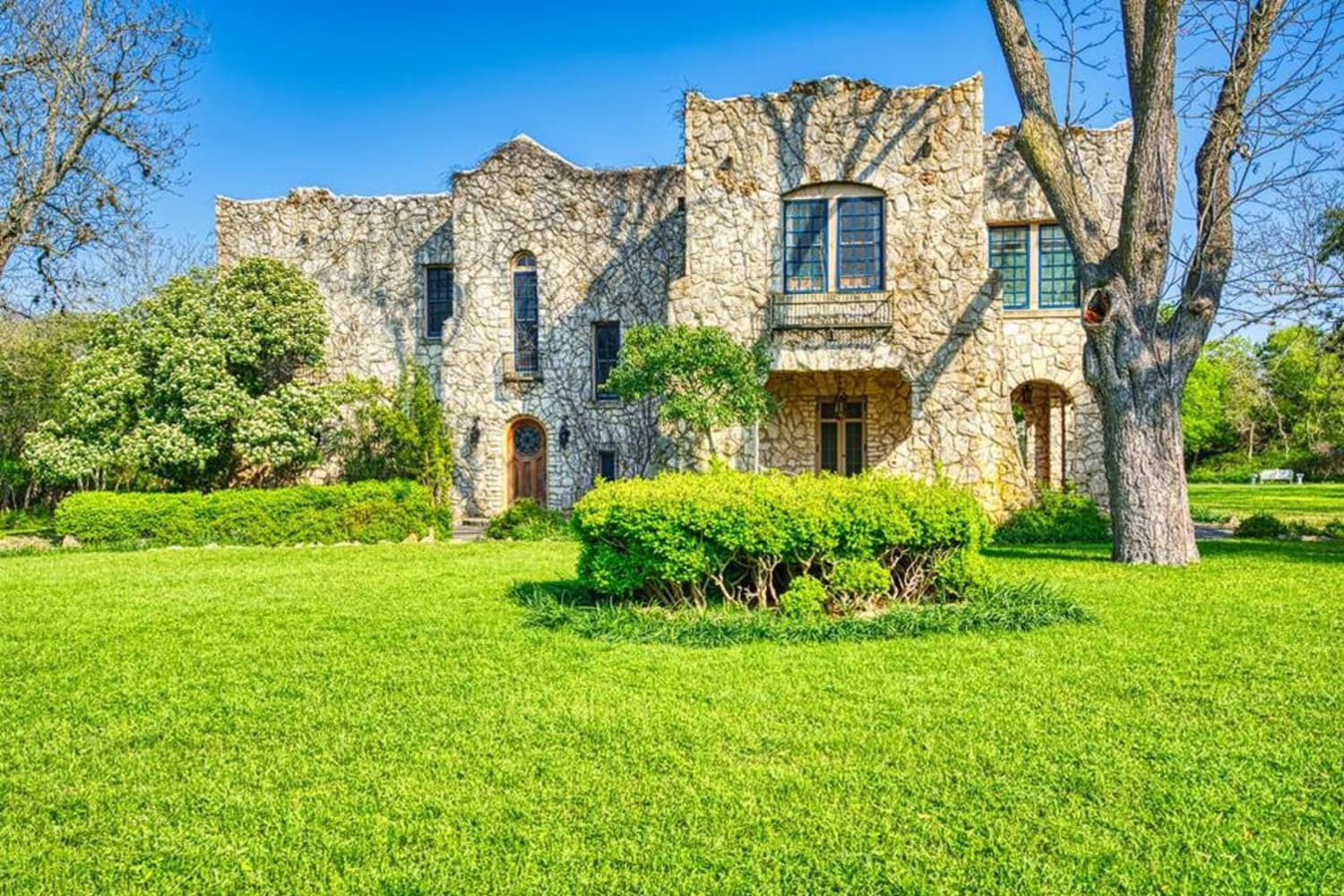 Stone Castle for Sale in Texas — 1126 Jackson Rd, Kerrville Apartment