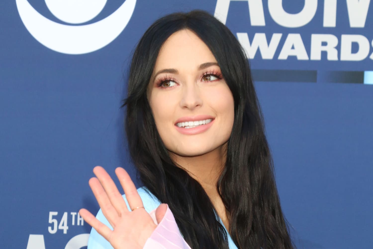 Kacey Musgraves&rsquo; Home Has Serene Pink Wall Color Piano Room | Apartment