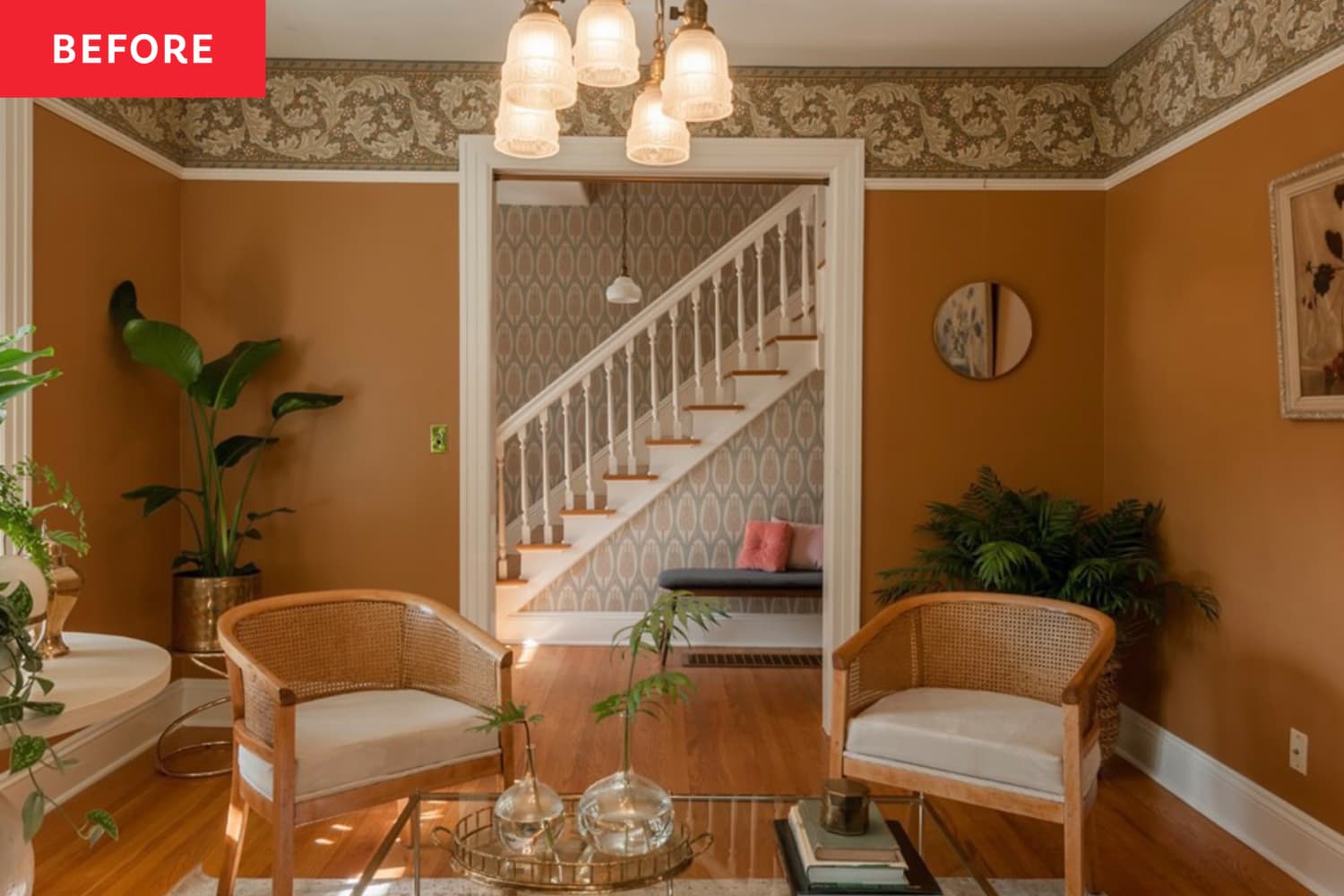 See a Writer’s Living Room Transformed into a Mini Library – Photos