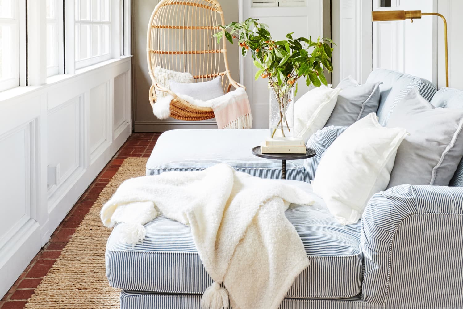 How to Create a Timeless Sunroom with Easy Decorating Tips