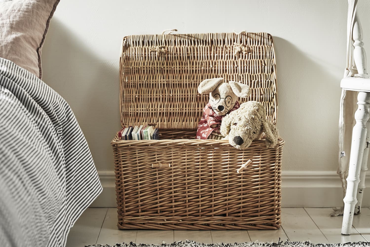 Tota Easy-Empty Laundry Basket – MoMA Design Store