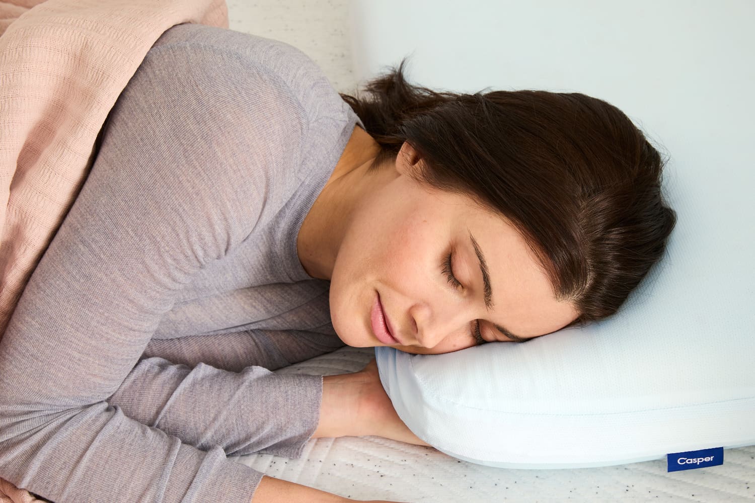 Casper s Hybrid Snow Pillow is a Must for Hot Sleepers Review Apartment Therapy