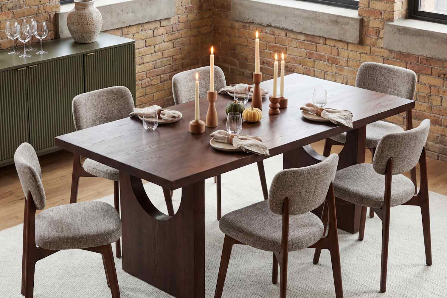 6 Secrets for Throwing a Dinner Party You’ll Actually Enjoy