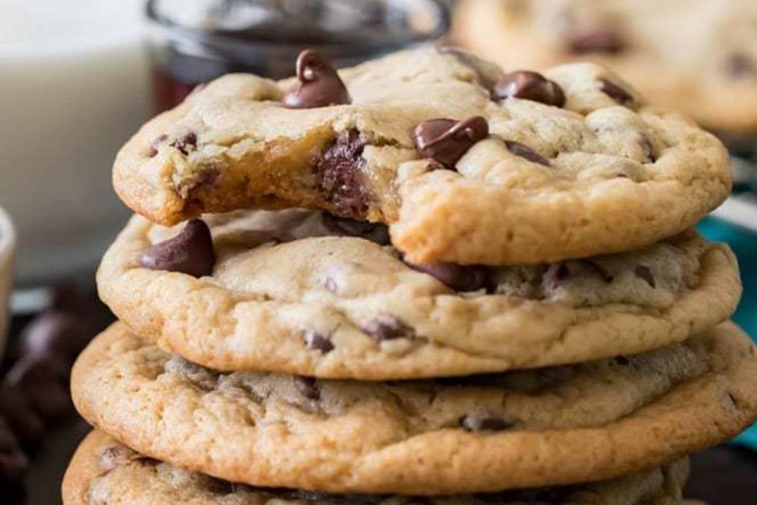 https://cdn.apartmenttherapy.info/image/upload/f_auto,q_auto:eco,c_fill,g_auto,w_1500,ar_3:2/k%2FEdit%2Fworst-chocolate-chip-cookie-recipe-1-of-1