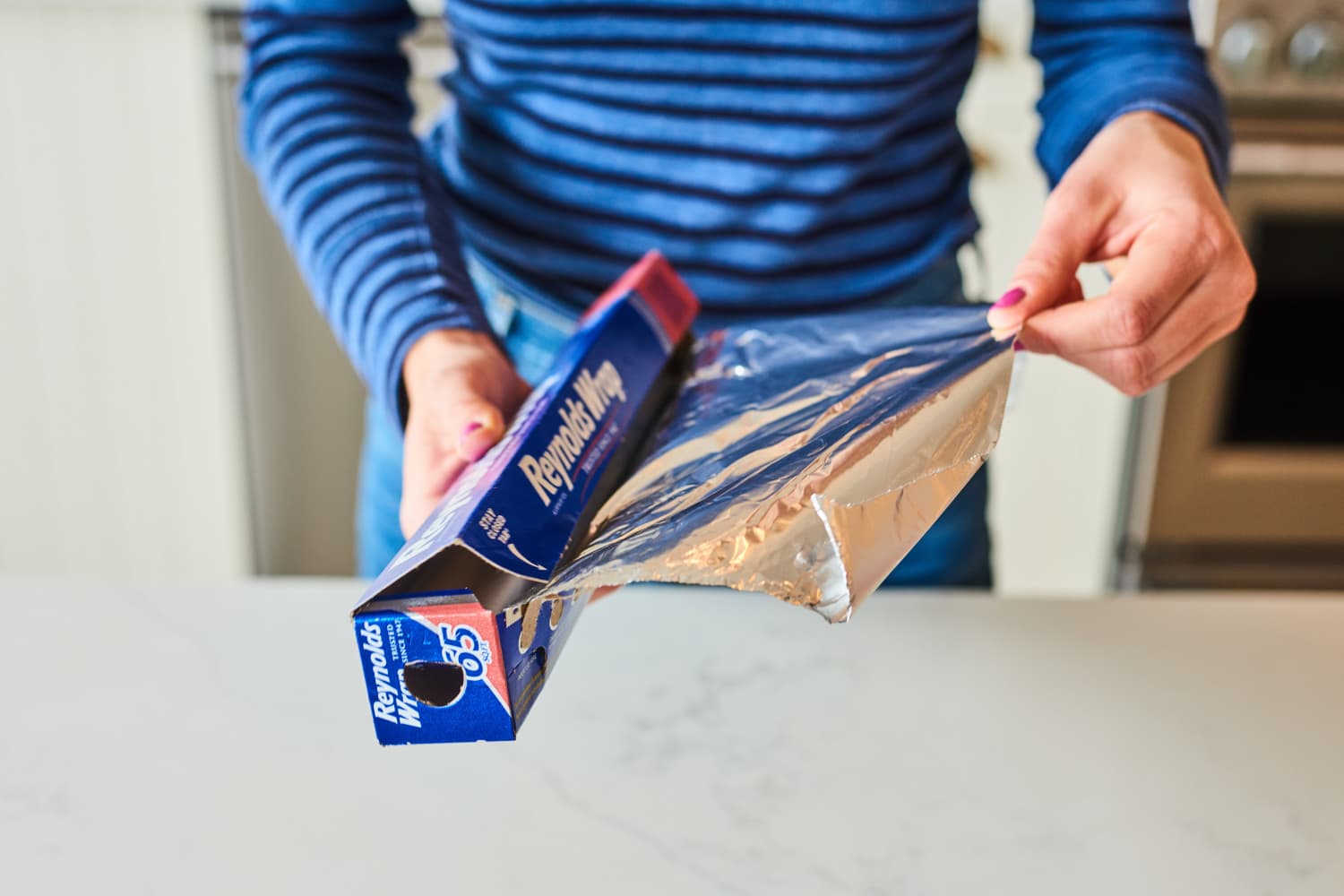 This Genius Method For Fixing An Uneven Aluminum Foil Roll