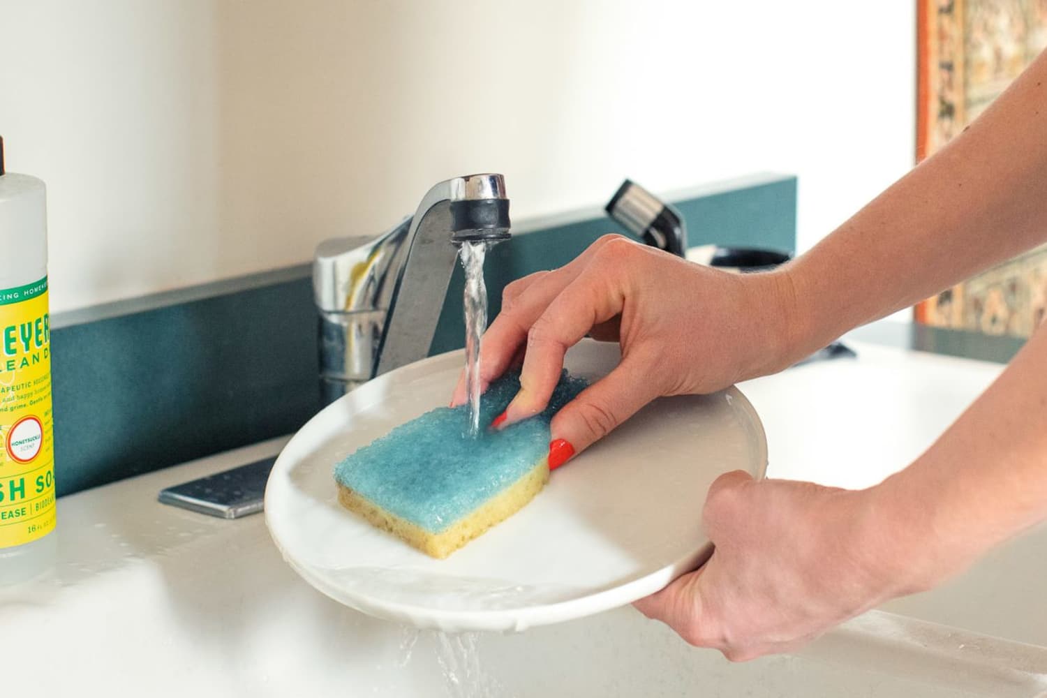 I Swear By This Dish Washing Trick My Mom Taught Me as a Kid (She’s Been Doing It for Over 40 Years!)