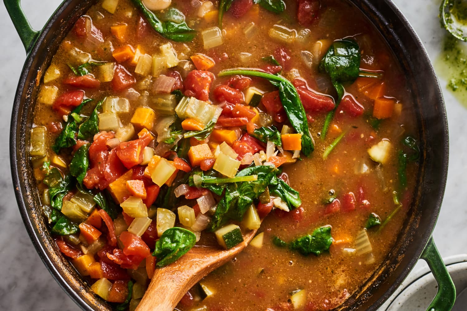 https://cdn.apartmenttherapy.info/image/upload/f_auto,q_auto:eco,c_fill,g_auto,w_1500,ar_3:2/k%2FPhoto%2FRecipes%2F2019-12-How-To-Classic-Minestrone-Soup%2FHT-Classic-Minestrone-Soup_035