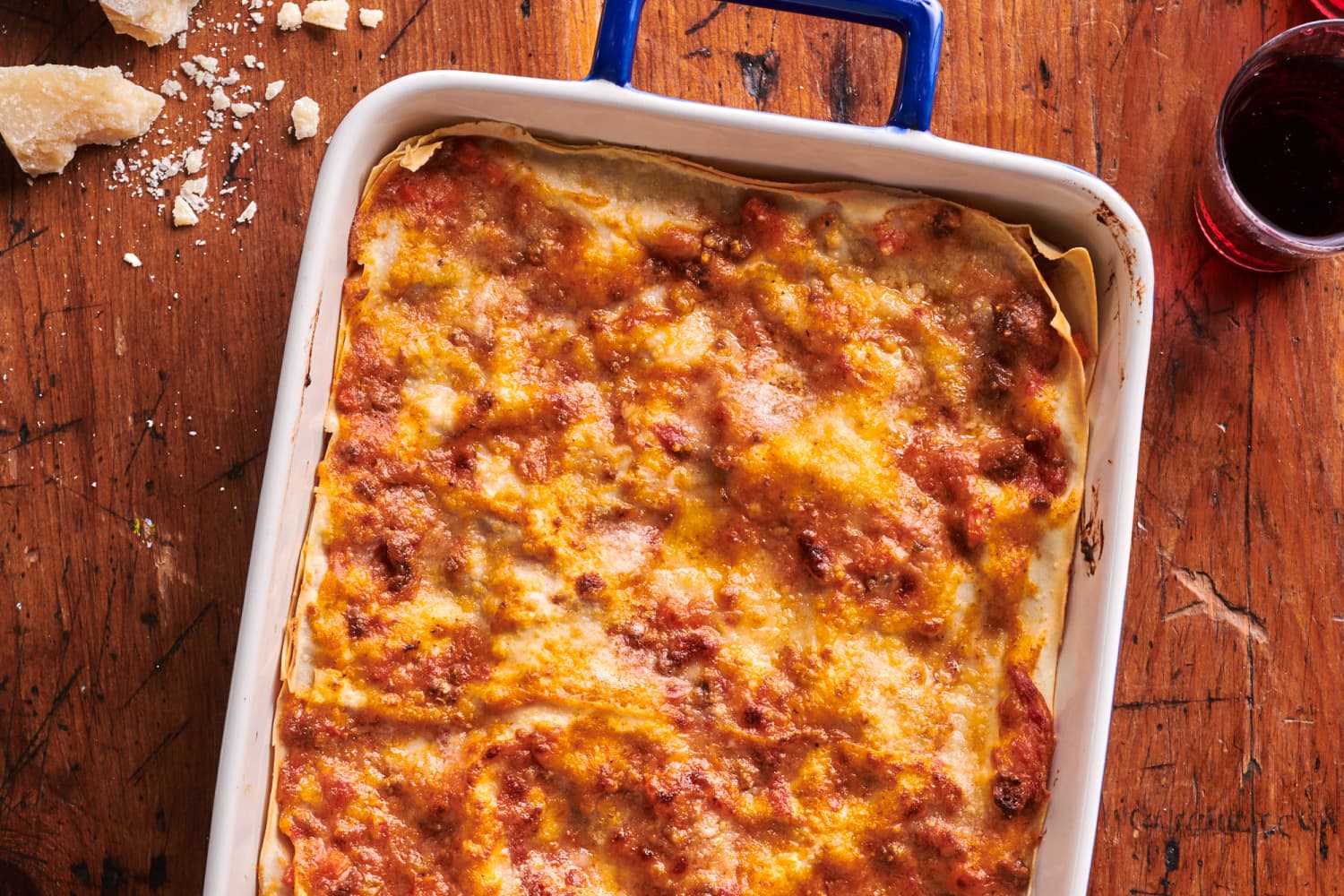https://cdn.apartmenttherapy.info/image/upload/f_auto,q_auto:eco,c_fill,g_auto,w_1500,ar_3:2/k%2FPhoto%2FRecipes%2F2020-10-How-to-Make-Lasagna-Bolognese%2FHow-to-Make-Lasagna-Bolognese_093
