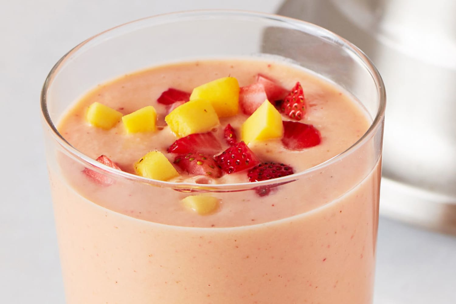 Strawberry Mango Smoothie - Detoxinista