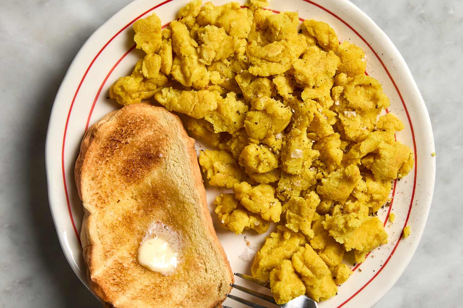 The Surprising $2 Grocery That Makes the Best Breakfast Scramble (With ...