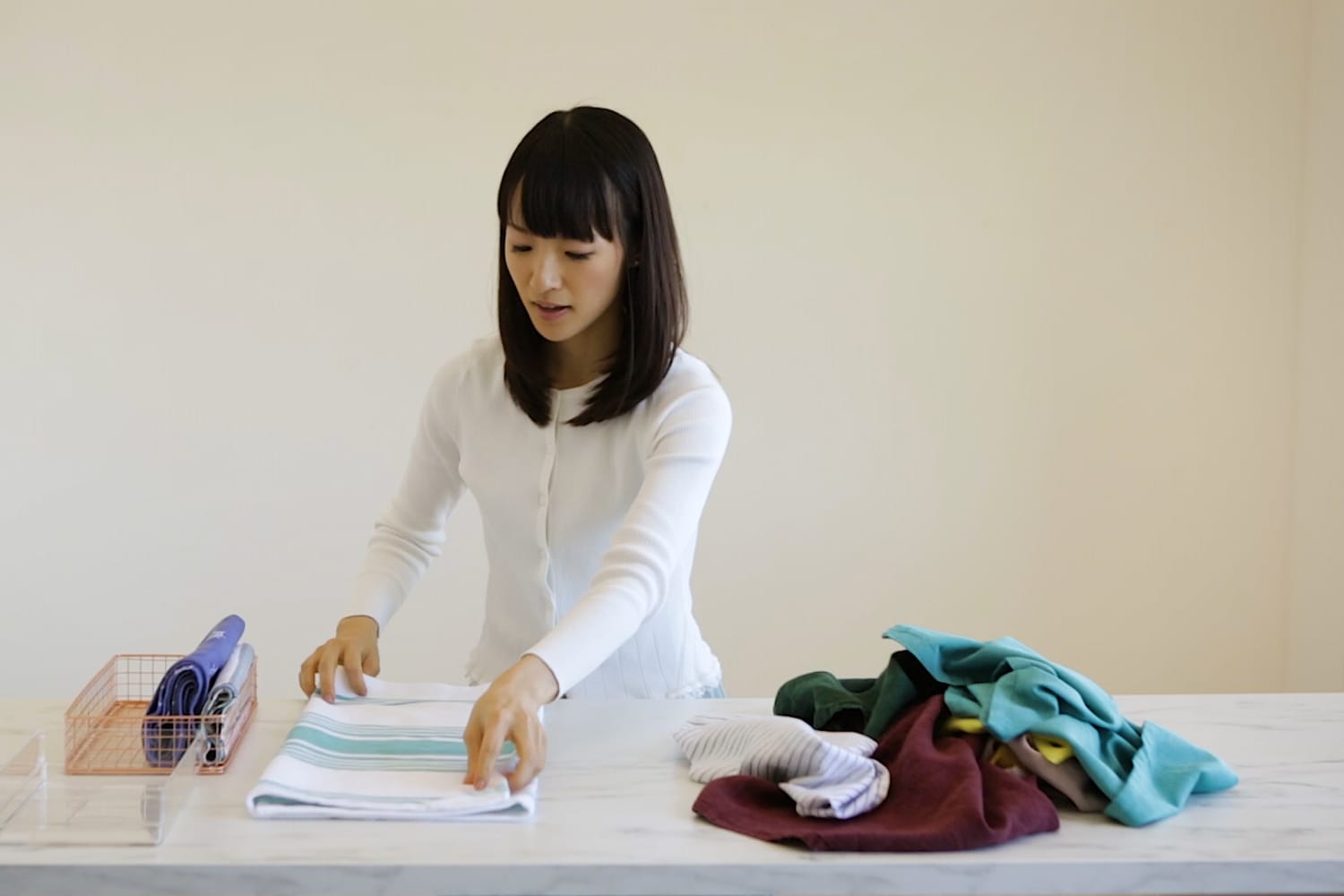 Marie Kondo's Trick for Organizing Bags is Brilliant 