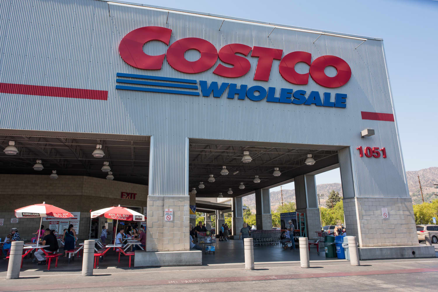 U.S. Costco Shoppers Are Jealous of the Canadian Food Court