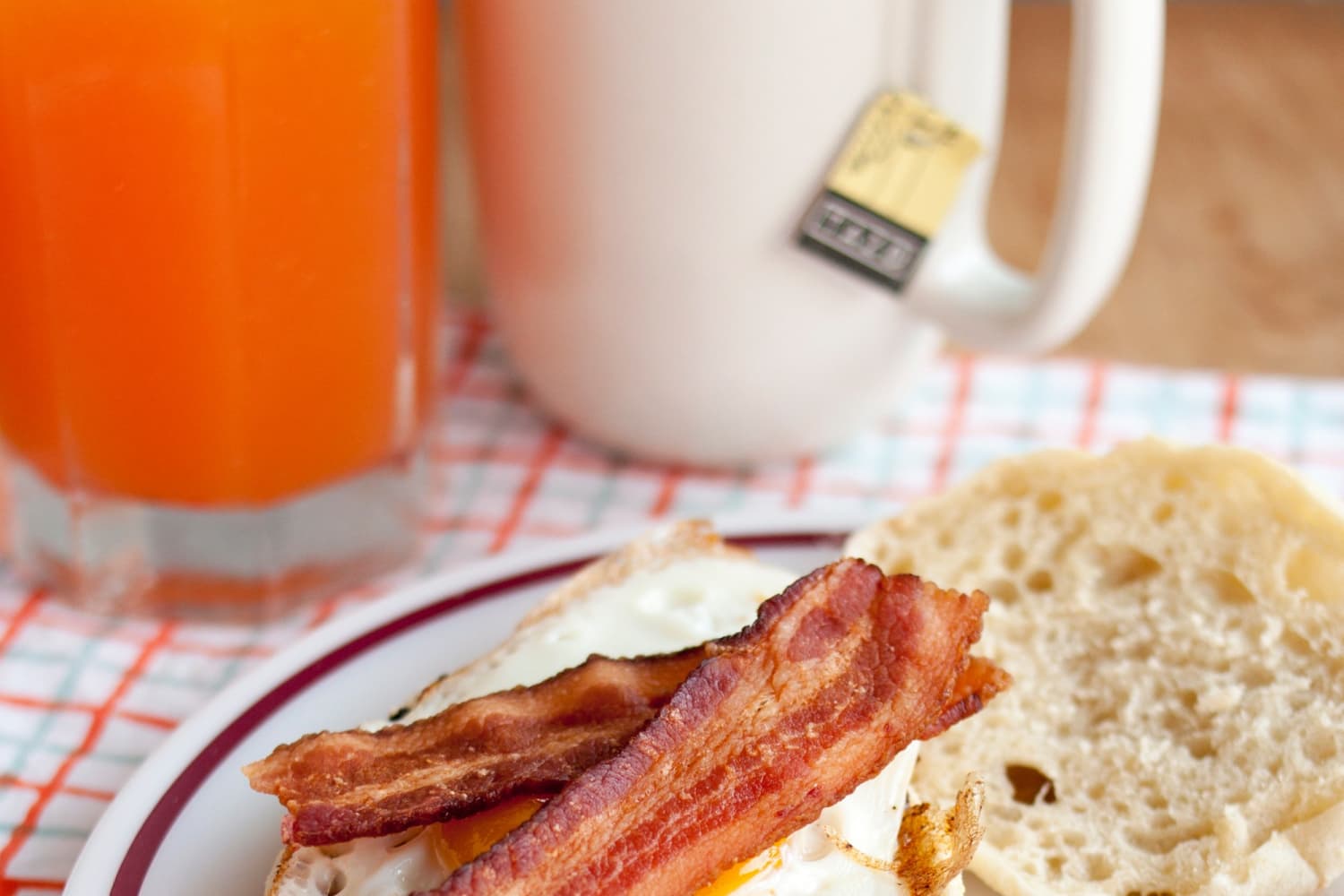 The Bowl Trick For Shatteringly Crisp Bacon In The Microwave