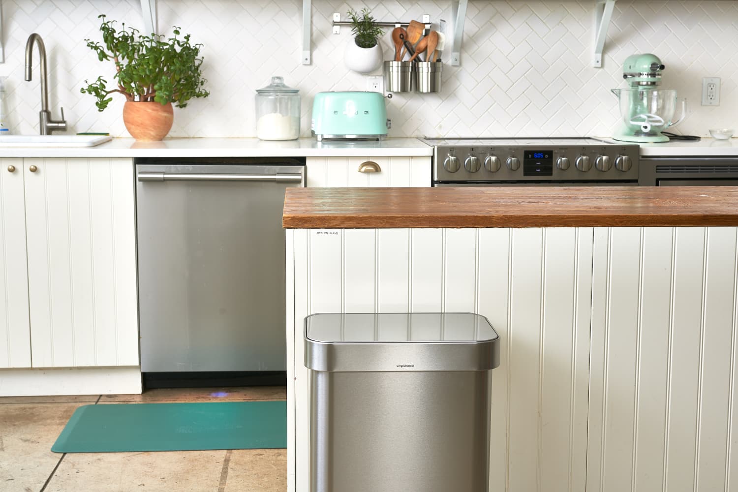7 Smart Ways to Deodorize Your Stinky Kitchen Garbage Can, According to  Janitors