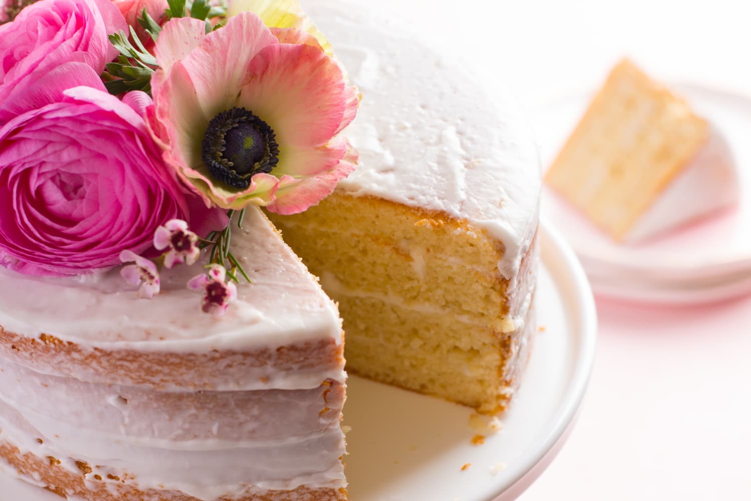 How To Put Fresh Flowers On Cake + Video