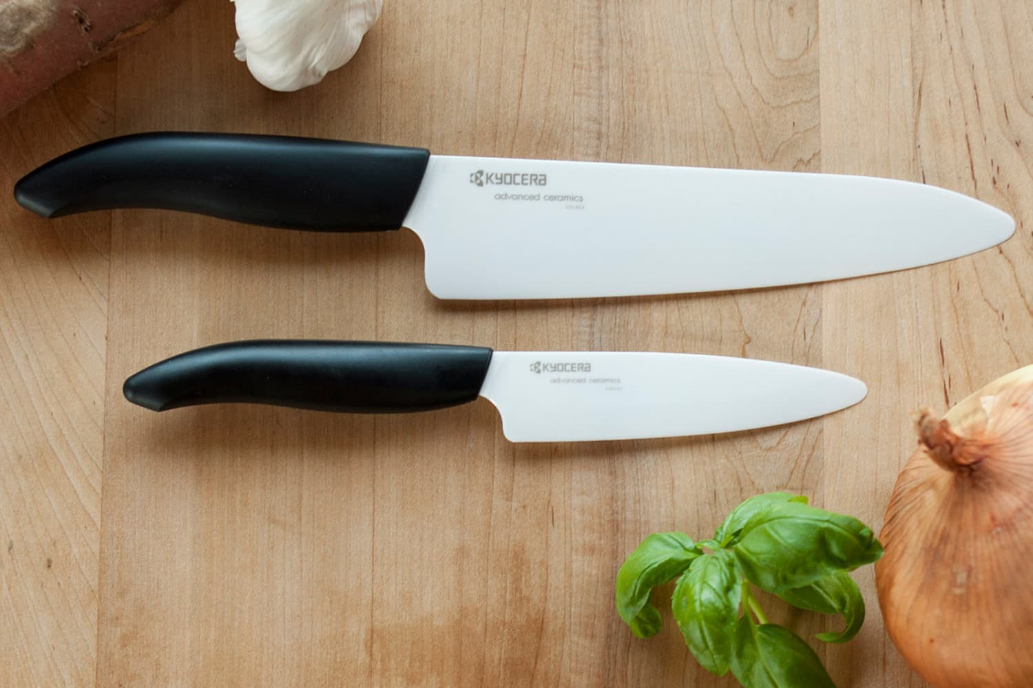 Pros and Cons of Using a Ceramic Knife