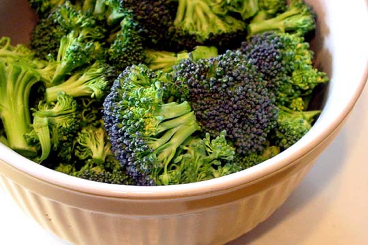 Steaming Fresh or Frozen Broccoli in the Microwave