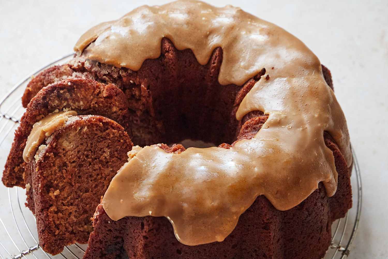 Reese Witherspoon's Old-Fashioned Cake Will Be the First Dessert to Disappear on Thanksgiving