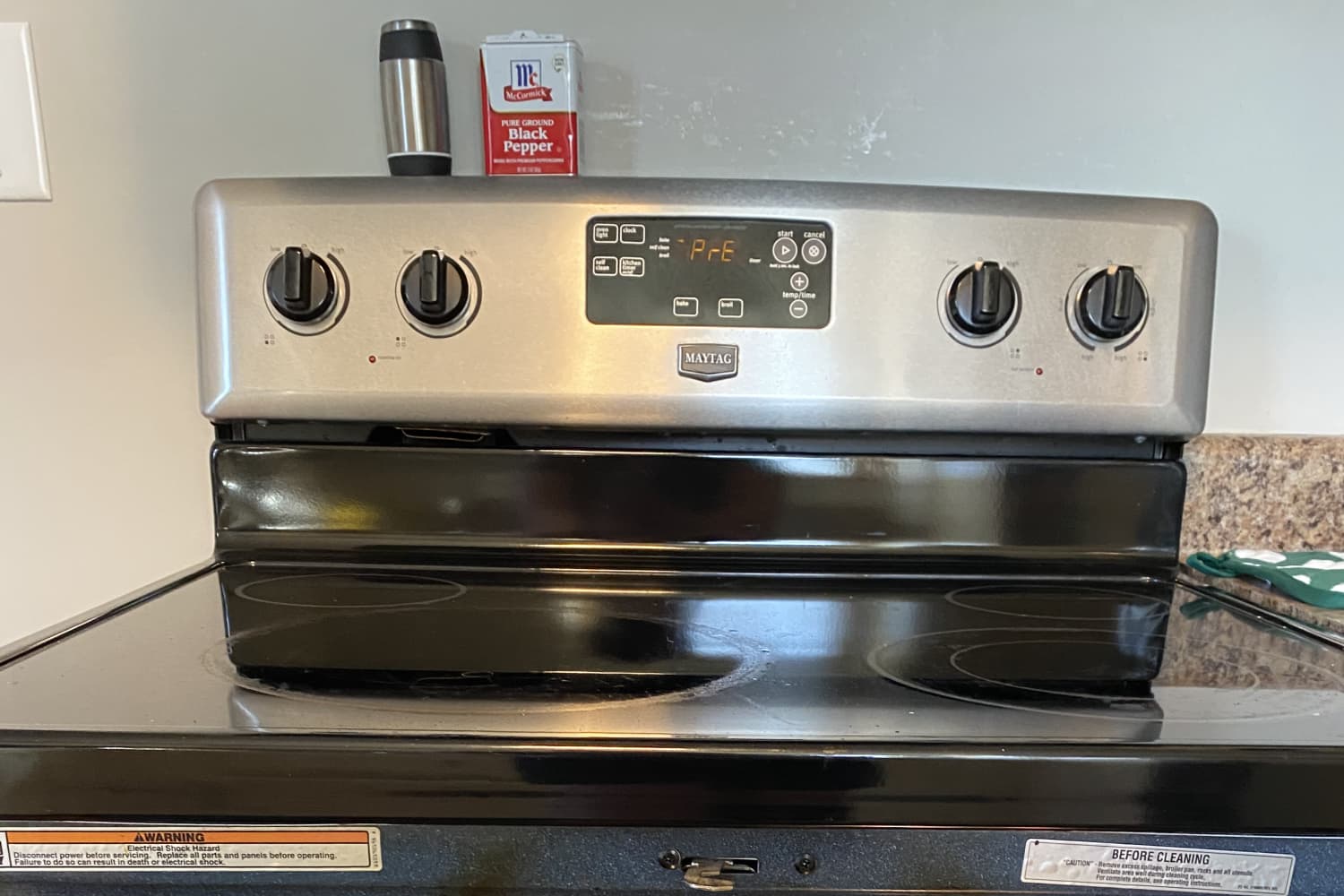 Clean oven with vinegar steam top