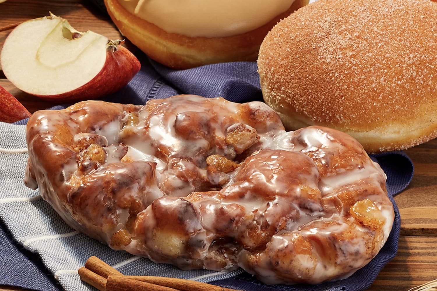 Bánh rán theo chủ đề mùa thu mới nhất của Krispy Kreme bao gồm một phần nhân táo
