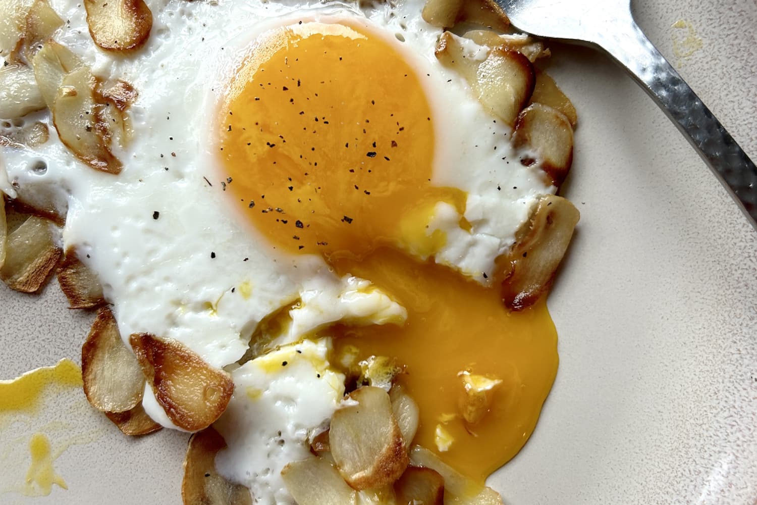 I Tried This Viral Garlic Fried Egg and Now I’m About to Make Another