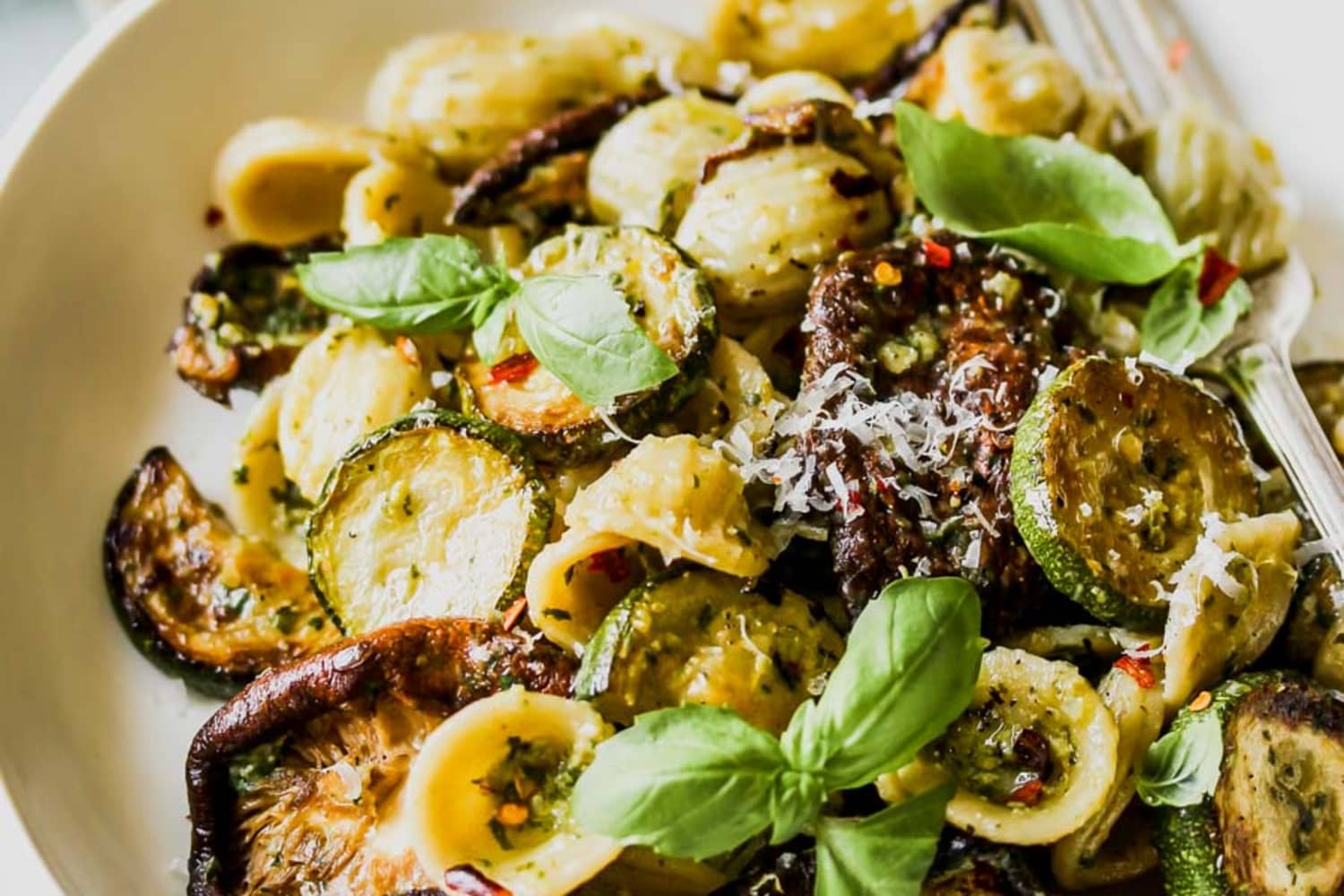 Zucchini Pesto Pasta with Mushrooms Dishing Out Health The Kitchn