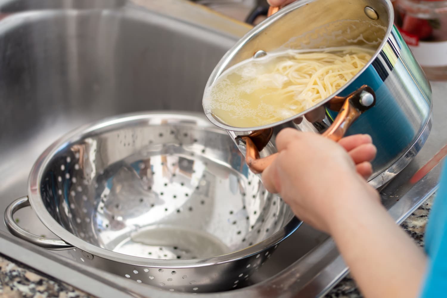 What is a colander clearance used for in cooking