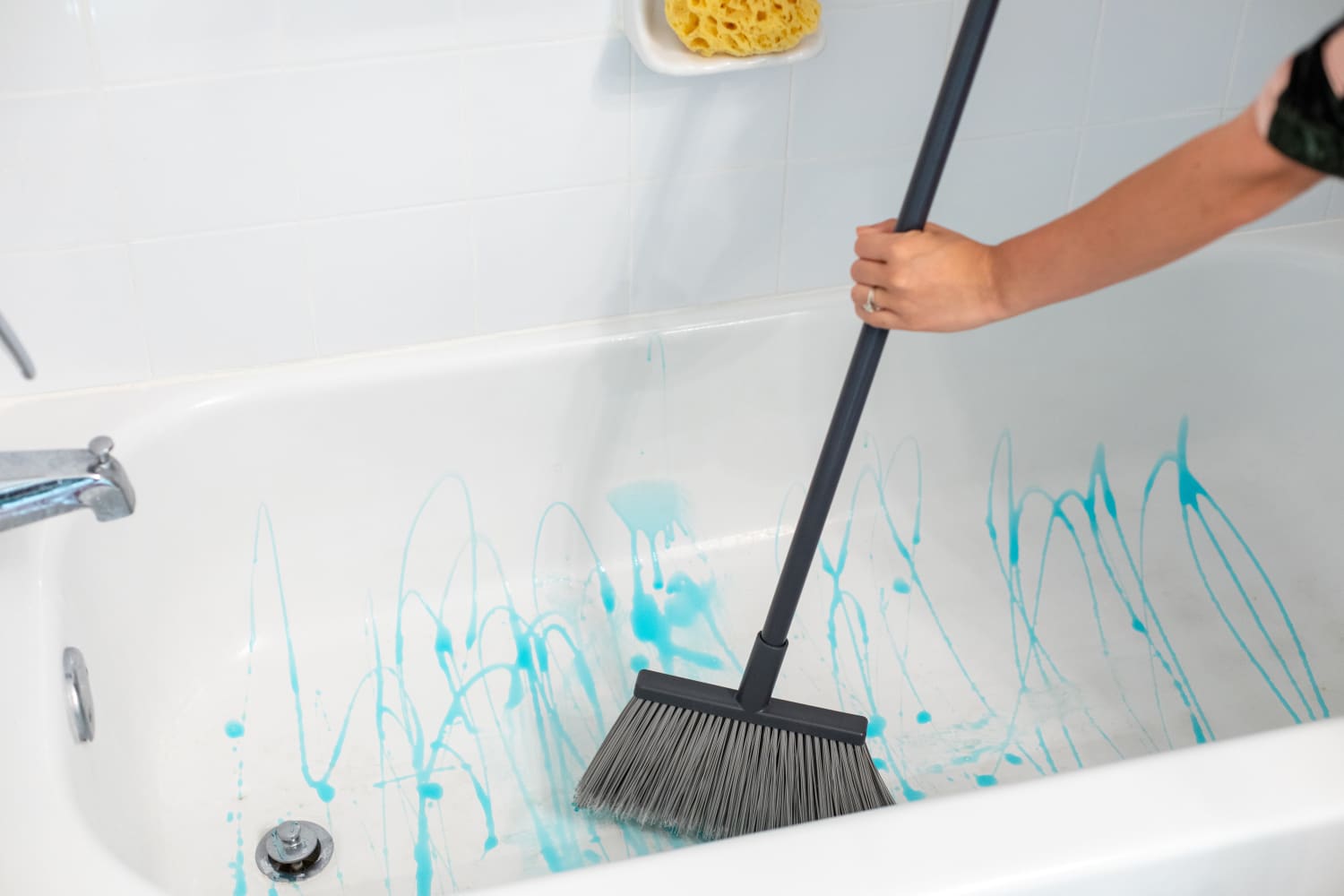 best way to clean the bathroom sink