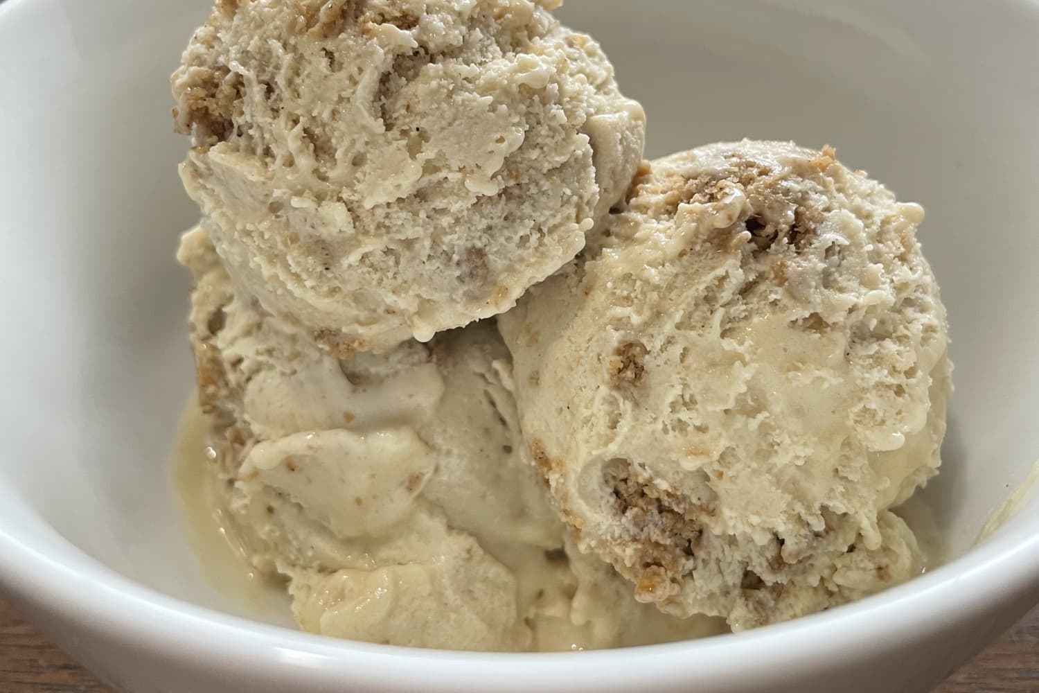 Ben & Jerry's Oatmeal Dream Pie NonDairy Frozen Dessert Review The