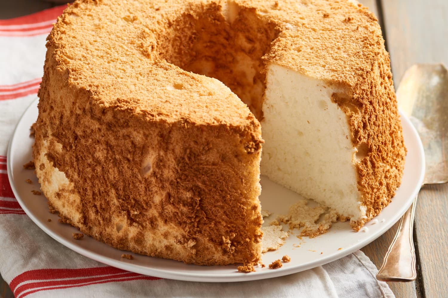 Egg whites in store cake