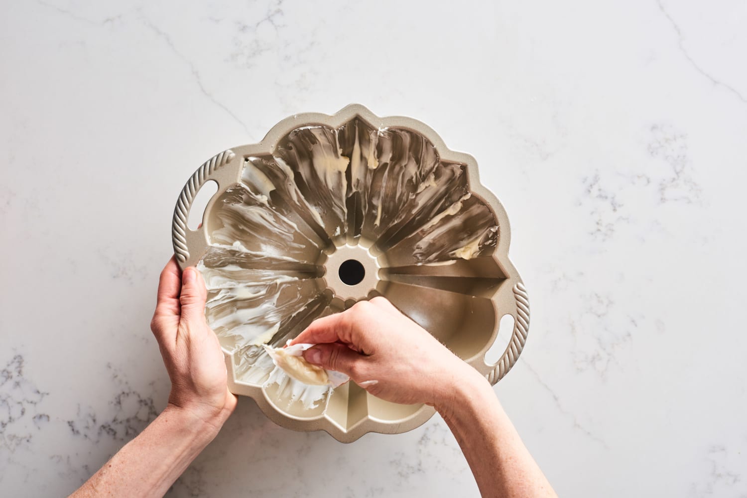 Here's How to Make Your Own Bundt Pan When You're in a Tight Spot The