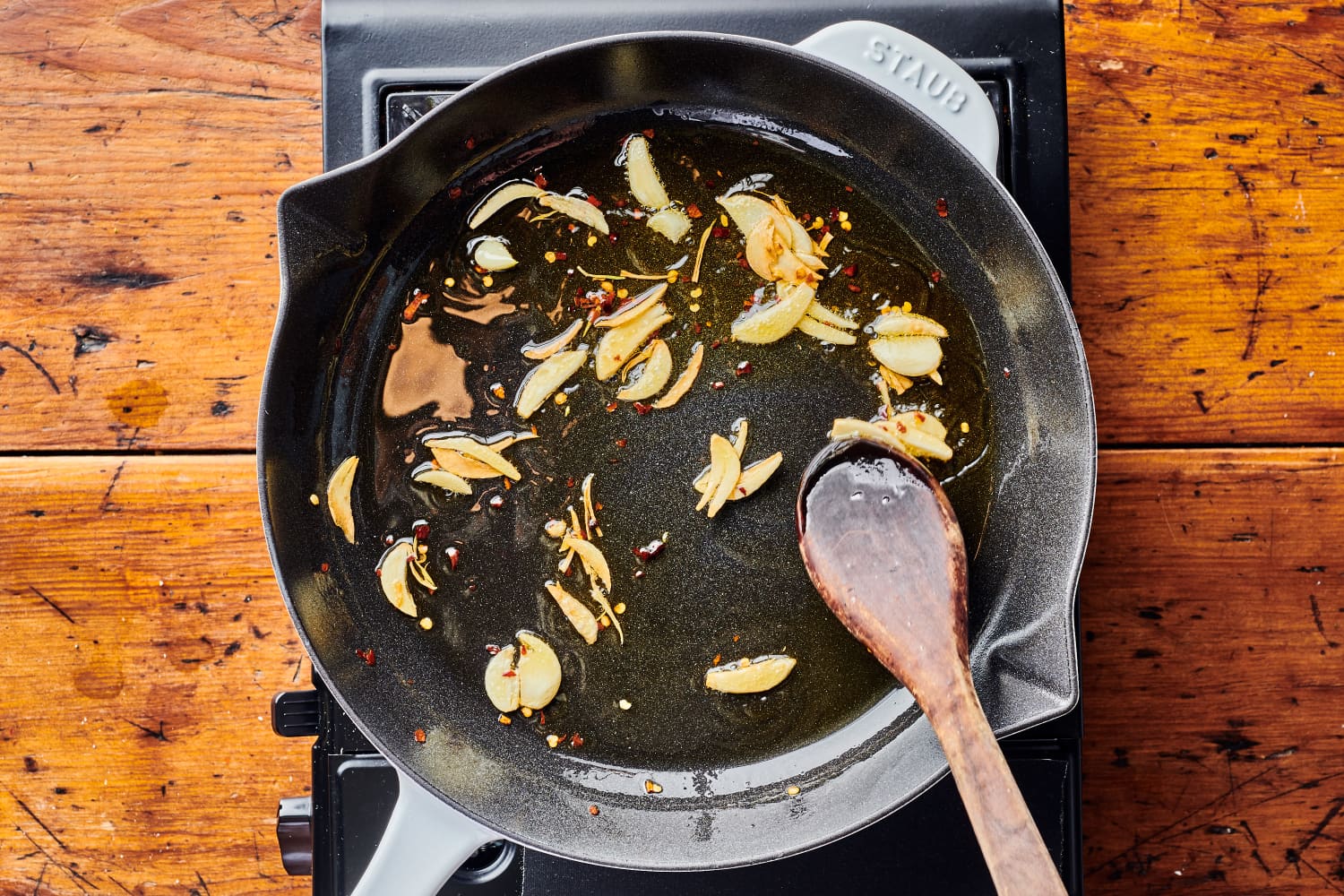 This Clever 2-in-1 Tool Minces and Slices Garlic in Seconds (and at the Same Time!)