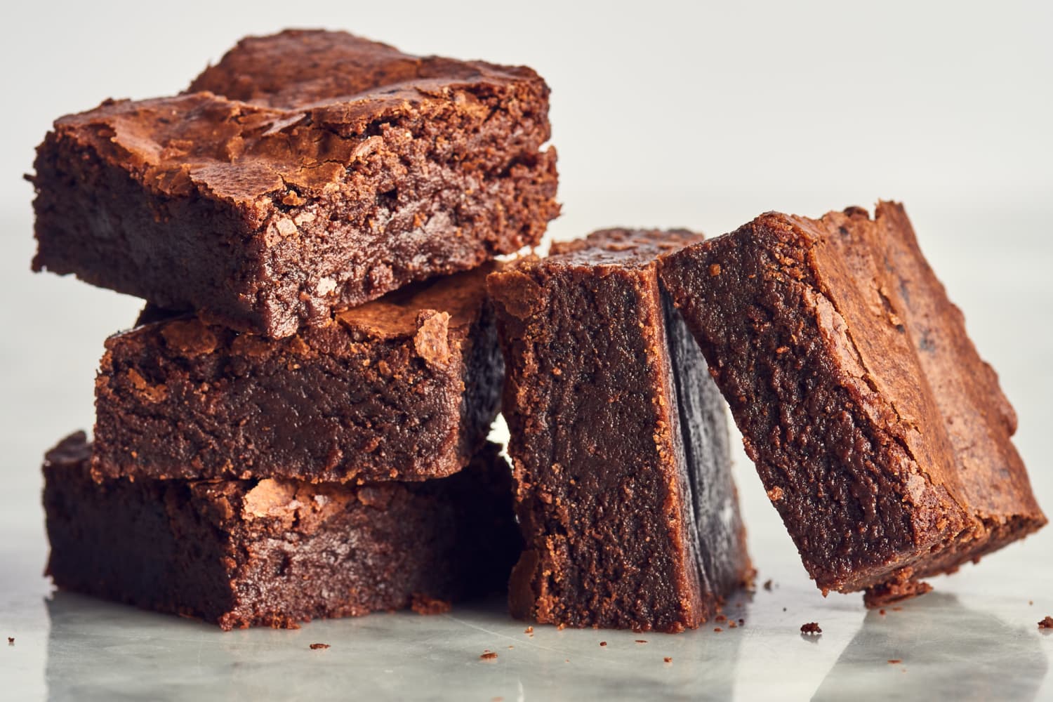 Cắt bánh Brownies hoàn hảo chưa bao giờ dễ dàng hơn với phương pháp này