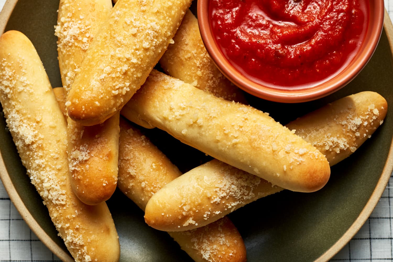 Crazy Bread Recipe (Copycat of Little Caesars Breadsticks) The Kitchn