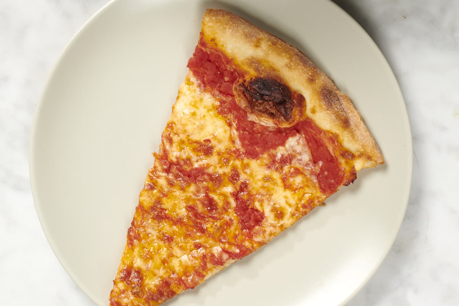 The Secret to Reheating Pizza So the Crust Gets Crispy