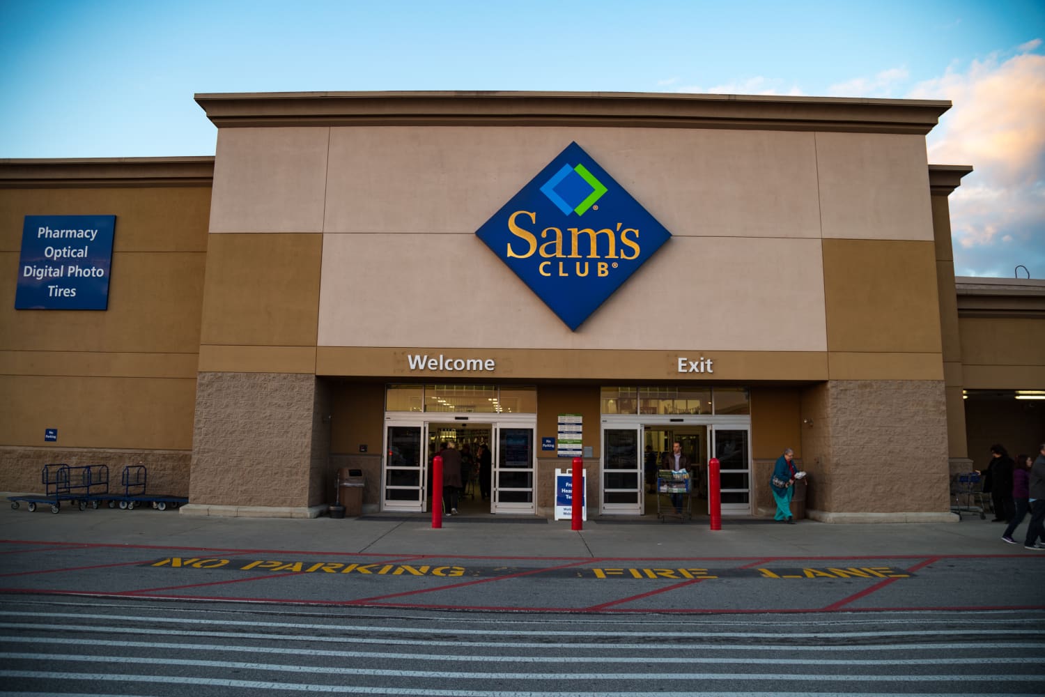 Sam's Club Added a New Twix Sundae to Its Cafe Menu The Kitchn