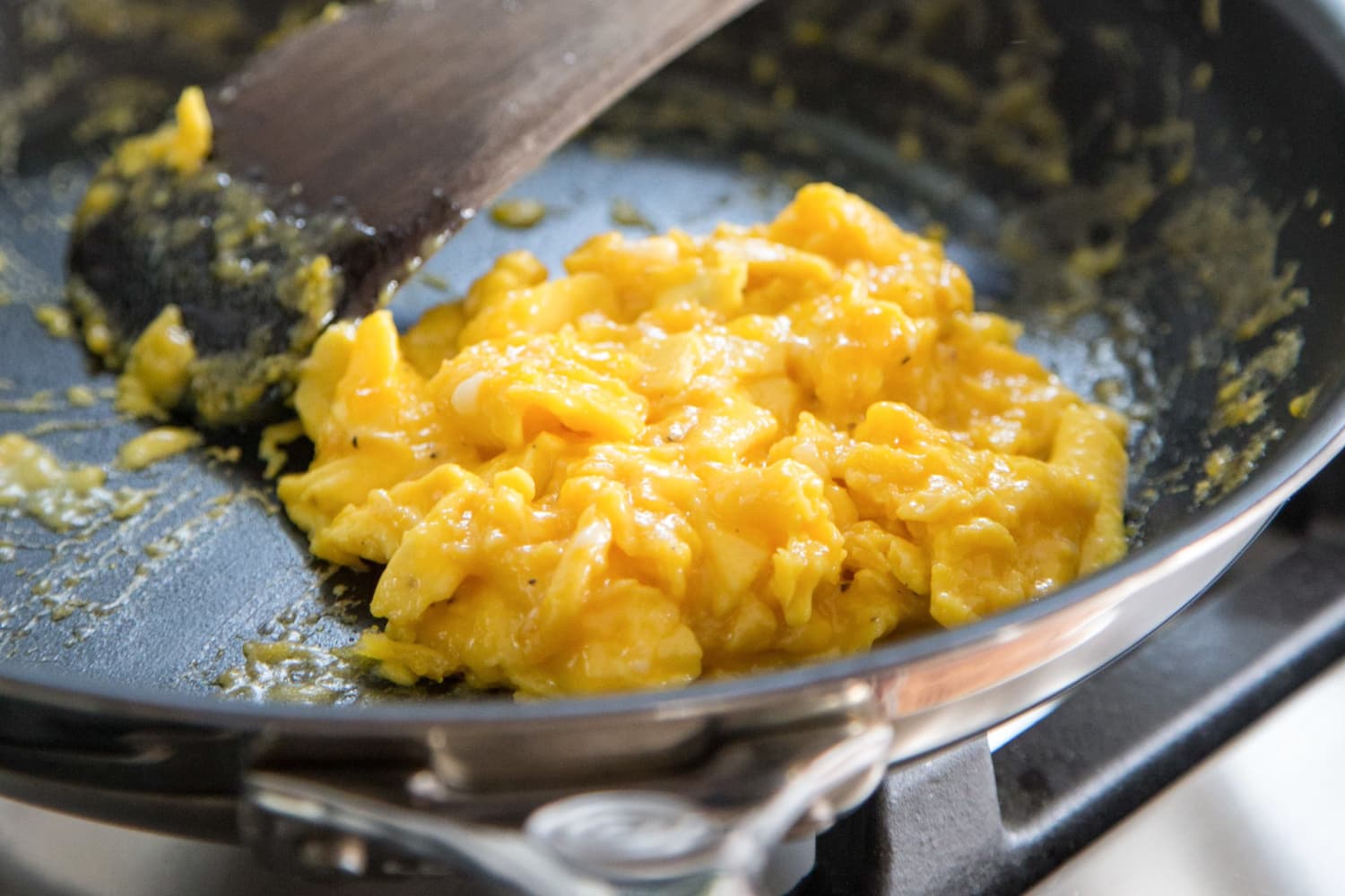 Le creuset non online stick fry pan