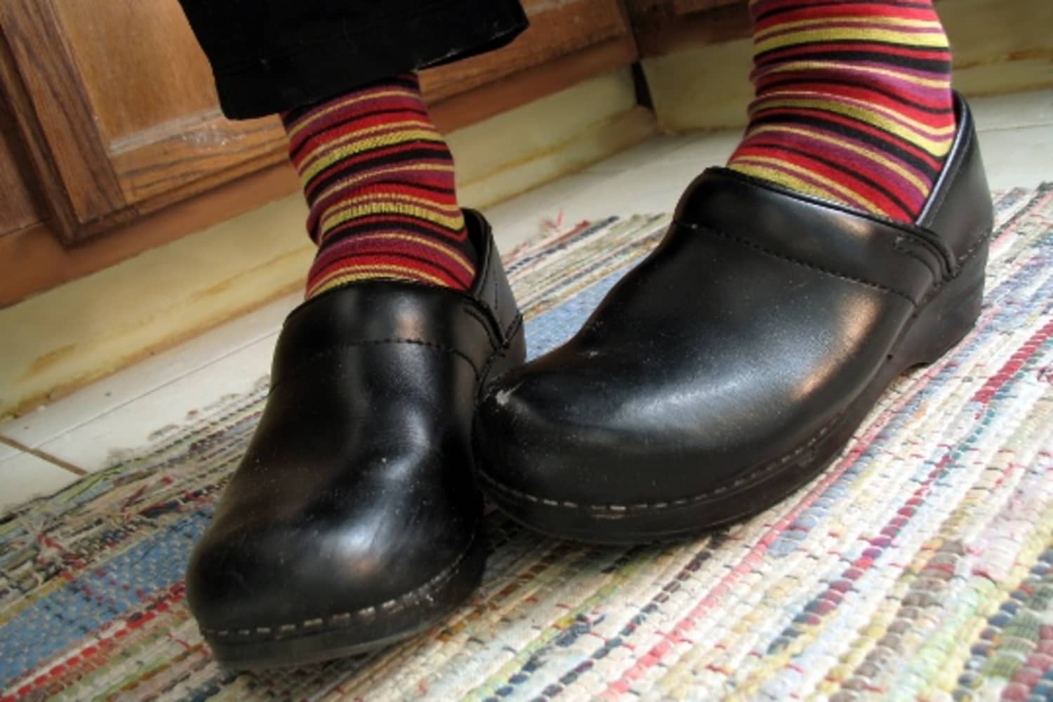 Cook s Footwear What Do You Wear While Cooking The Kitchn