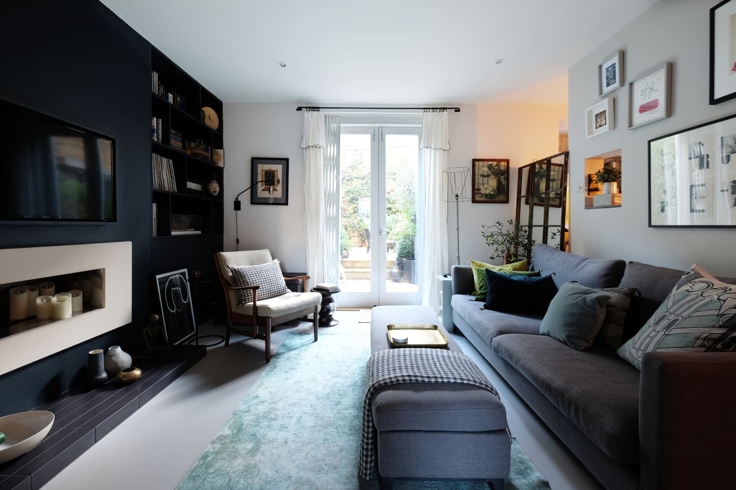 How to Decorate Around a TV: 15 Stylish TV Room Ideas, image size:1500x1000