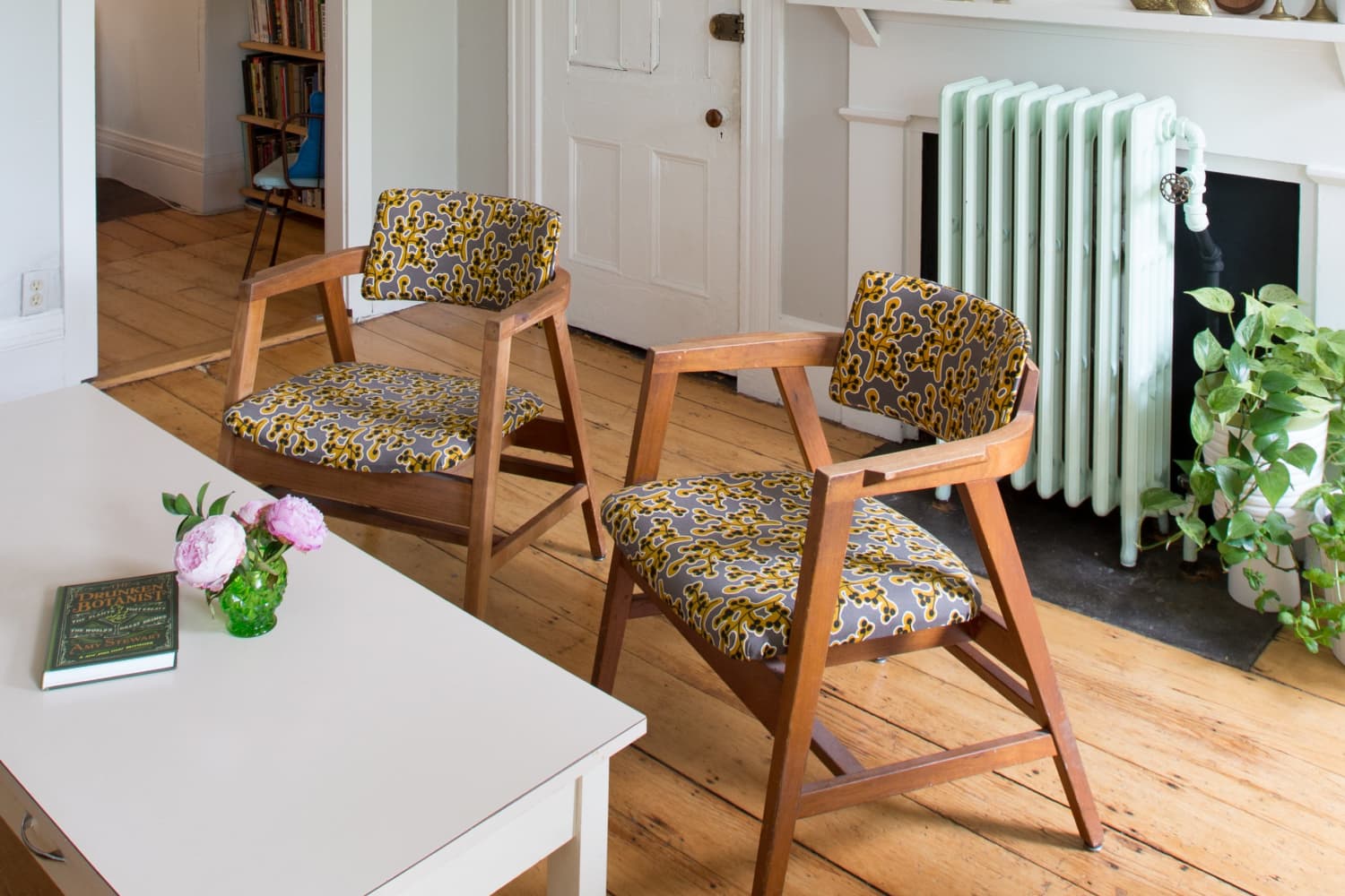 3 New Ways to Sell Furniture (for People Who are Skeeved Out by Craigslist)  | Apartment Therapy