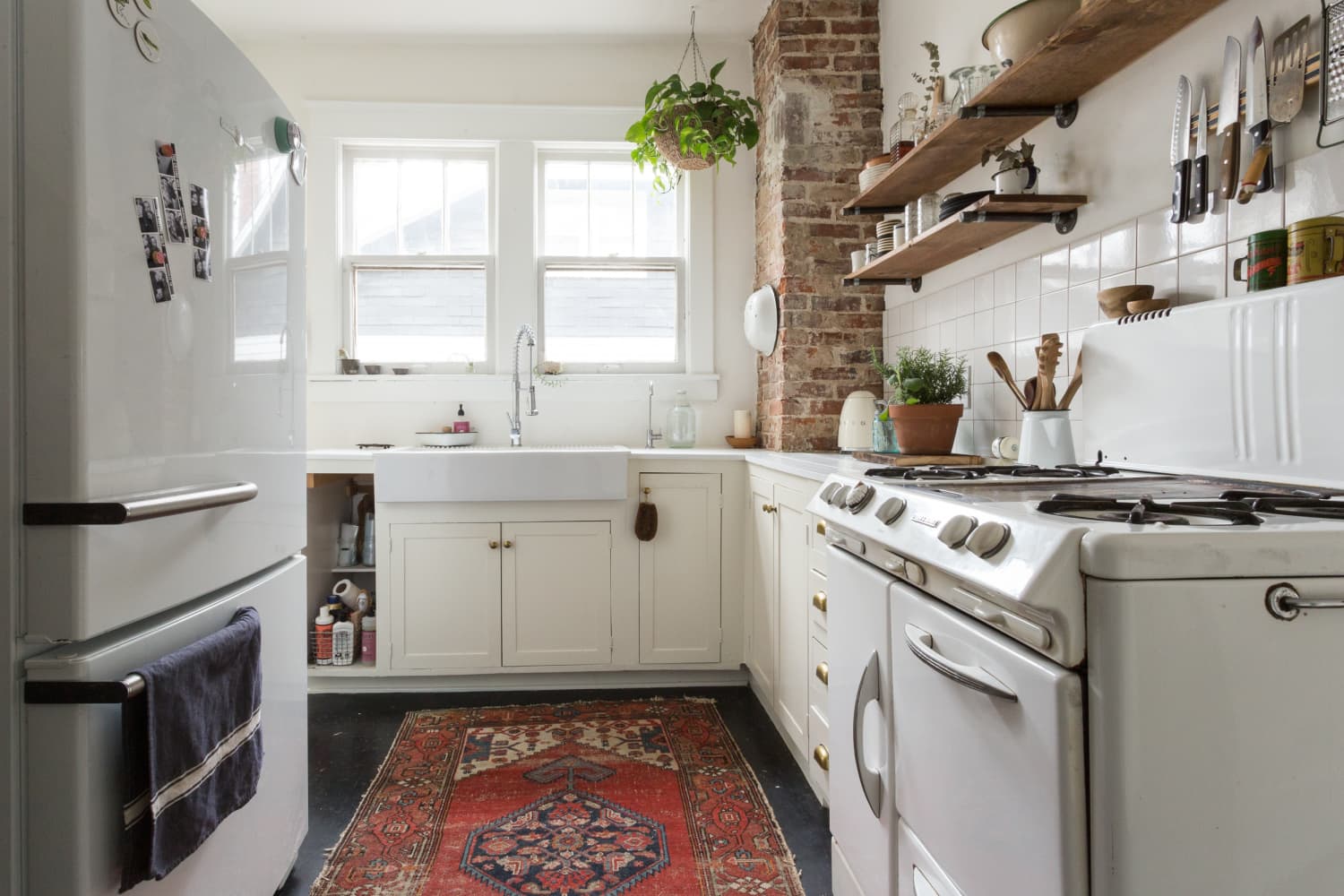 How To Choose The Perfect Kitchen Rug - Décor Aid