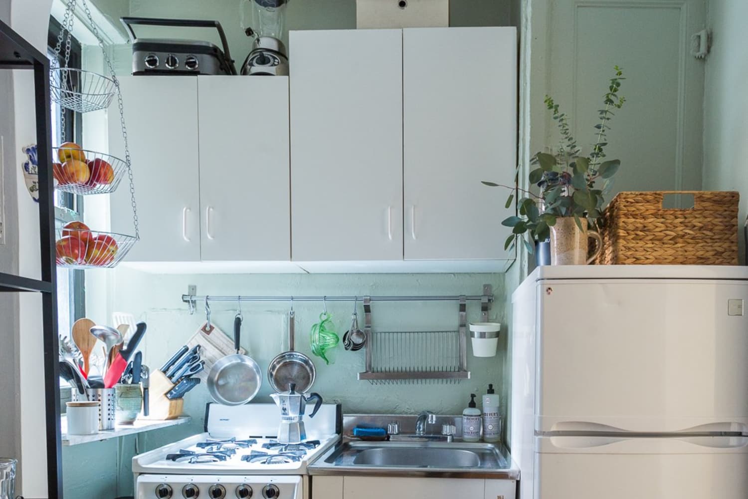 A Tiny Kitchen Made for Cooking: Everything You Need in 26 Square
