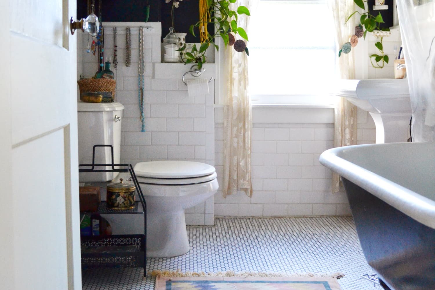 Clawfoot Tub Shower Combo: DIY Storage for Toiletries — The White Apartment