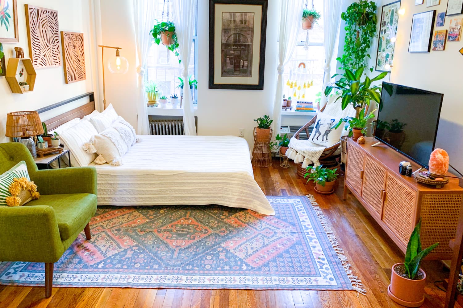 Tiny 280-Square-Foot Manhattan Studio Apartment Tour Photos | Apartment ...